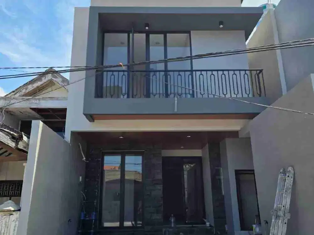Dijual rumah baru 2 lantai Manyar Tirtoyoso