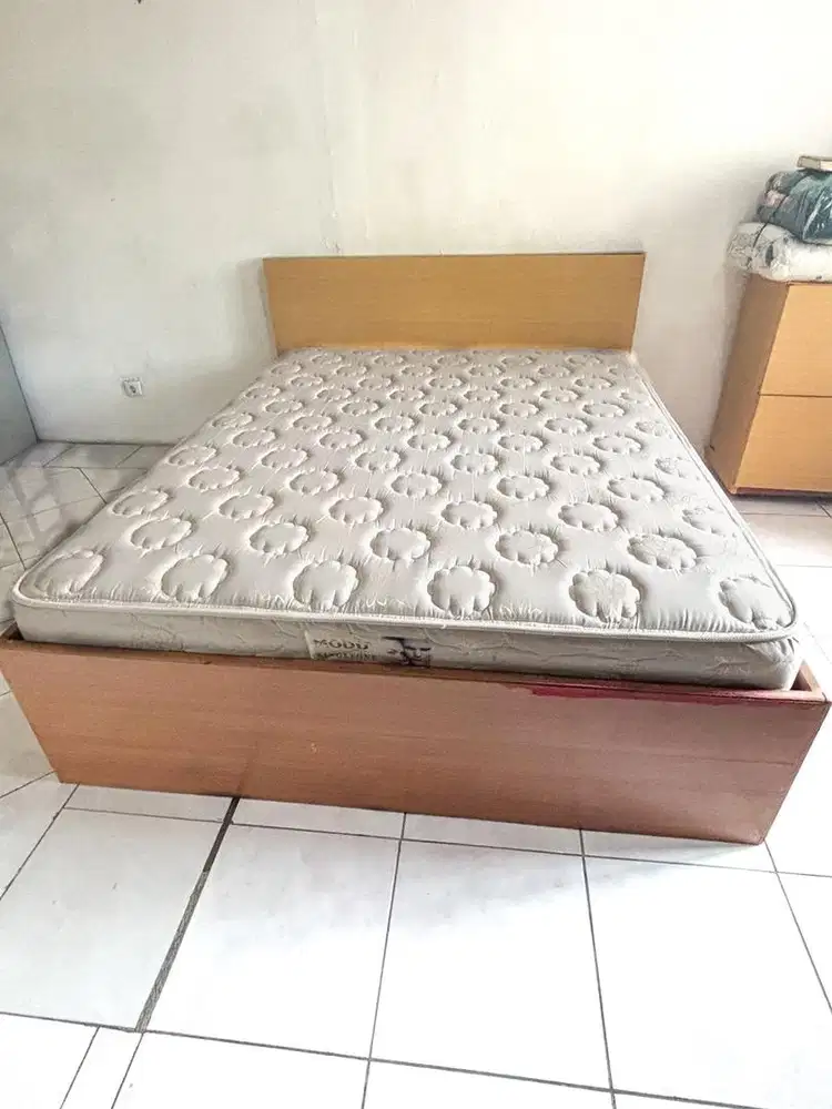 Dipan laci dan kasur spring bed 160x200