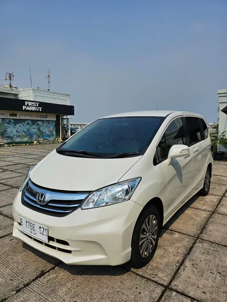 Honda Freed 1.5 PSD AT (Automatic) 2012 Putih (Tdp 28jt)