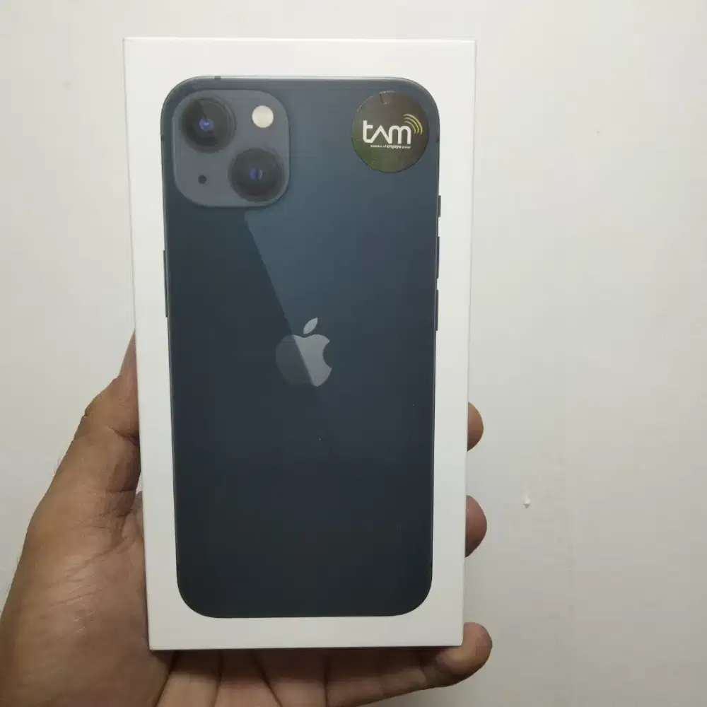 iPhone 13 basic.128.GB iBox bergaransi 12 bulan