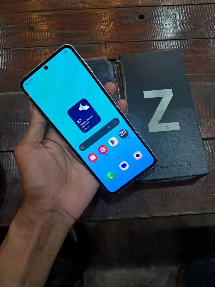 Samsung Galaxy Zflip 3 Sein 256GB Fullsett Ori