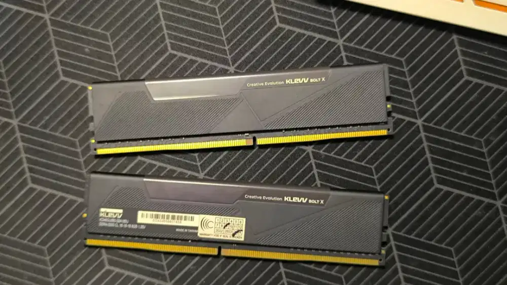 RAM KLEVV BOLT X 2x8GB (16GB)