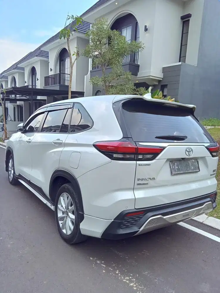 Innova zenix v hybrid 2024