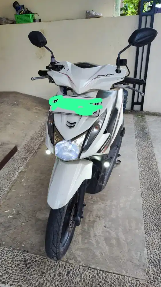 Di jual Honda Beat 2013 putih tangan pertama