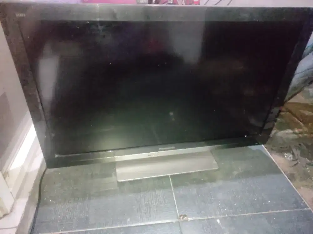 Tv lcd panasonic 32inchi