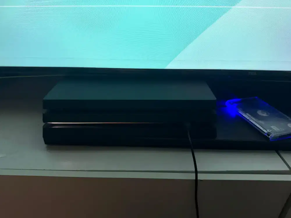 PS4 Pro 2TB Full Original Digital  + 2 Stick