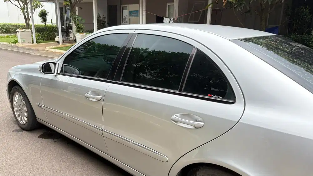 Mercedes-Benz E240 2002 Bensin