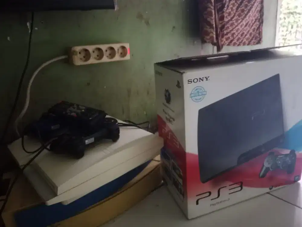 PS 3 slim warna putih