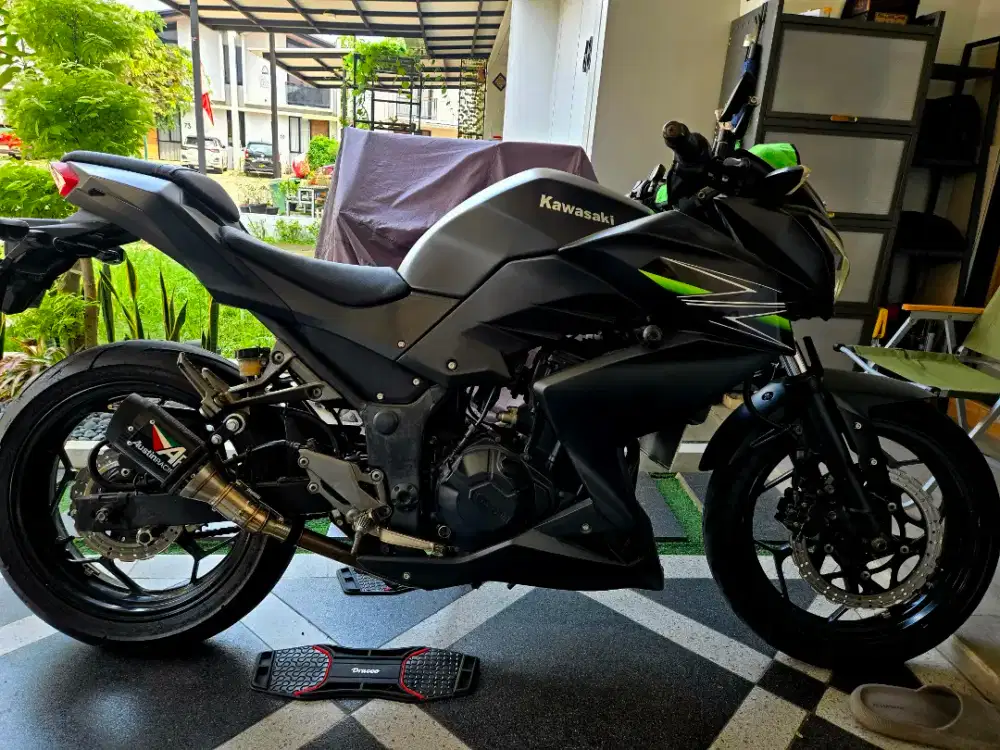 Kawasaki z250 fi 2013 hitam
