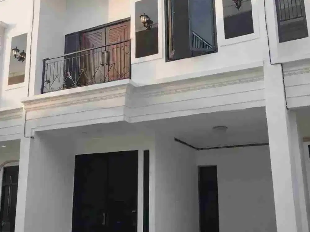 RUMAH 2 LANTAI + ROOFTOP TERMURAH DEKAT STASIUN LENTENG AGUNG