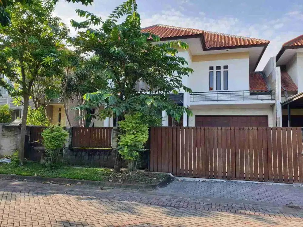 DIJUAL RUMAH GRAHA FAMILI Blok U
Carport 2, Garasi 2, Row 3 Mobil