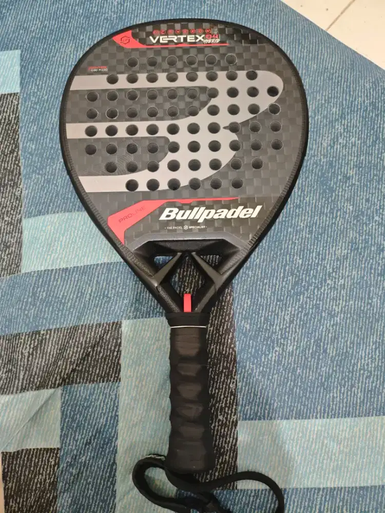 Raket padel BULLPADEL VERTEX 04 HYBRID 2024
