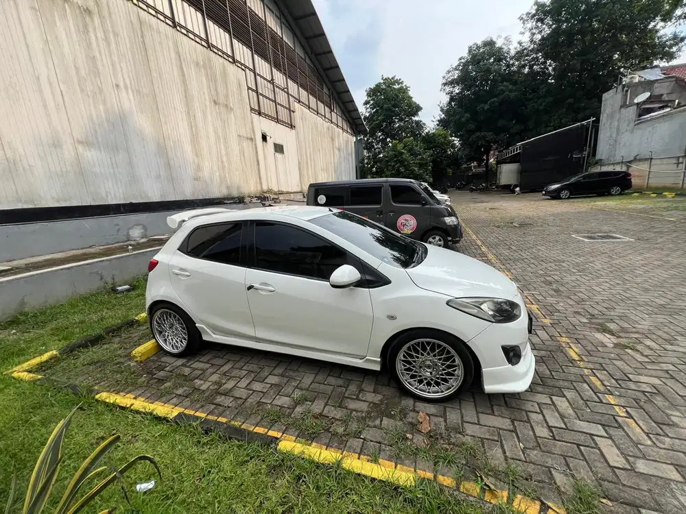 Mazda 2 2011 Bensin