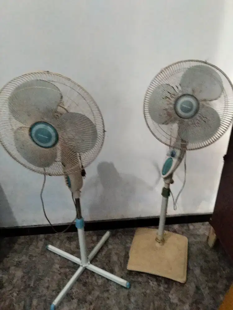 Kipas angin yang satu rusak yang satu Masik bisa di jual murah