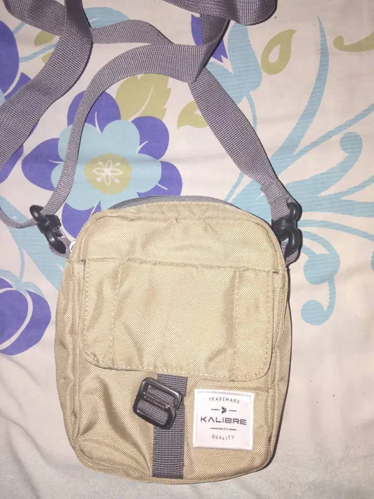 Siapa tau ada yg minat‼️ Kalibre Tas Selempang Travel Pouch Clio