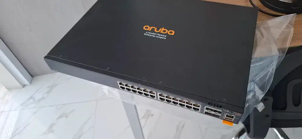 Switch HPE Aruba CX 6200F 24-Port 1G 4SFP+ (JL724A) - Normal Tested