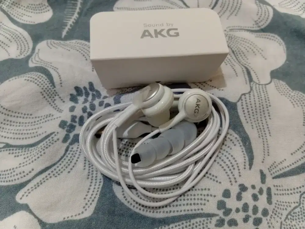 Headset AKG Original Samsung Note 20 Tipe C White Edition