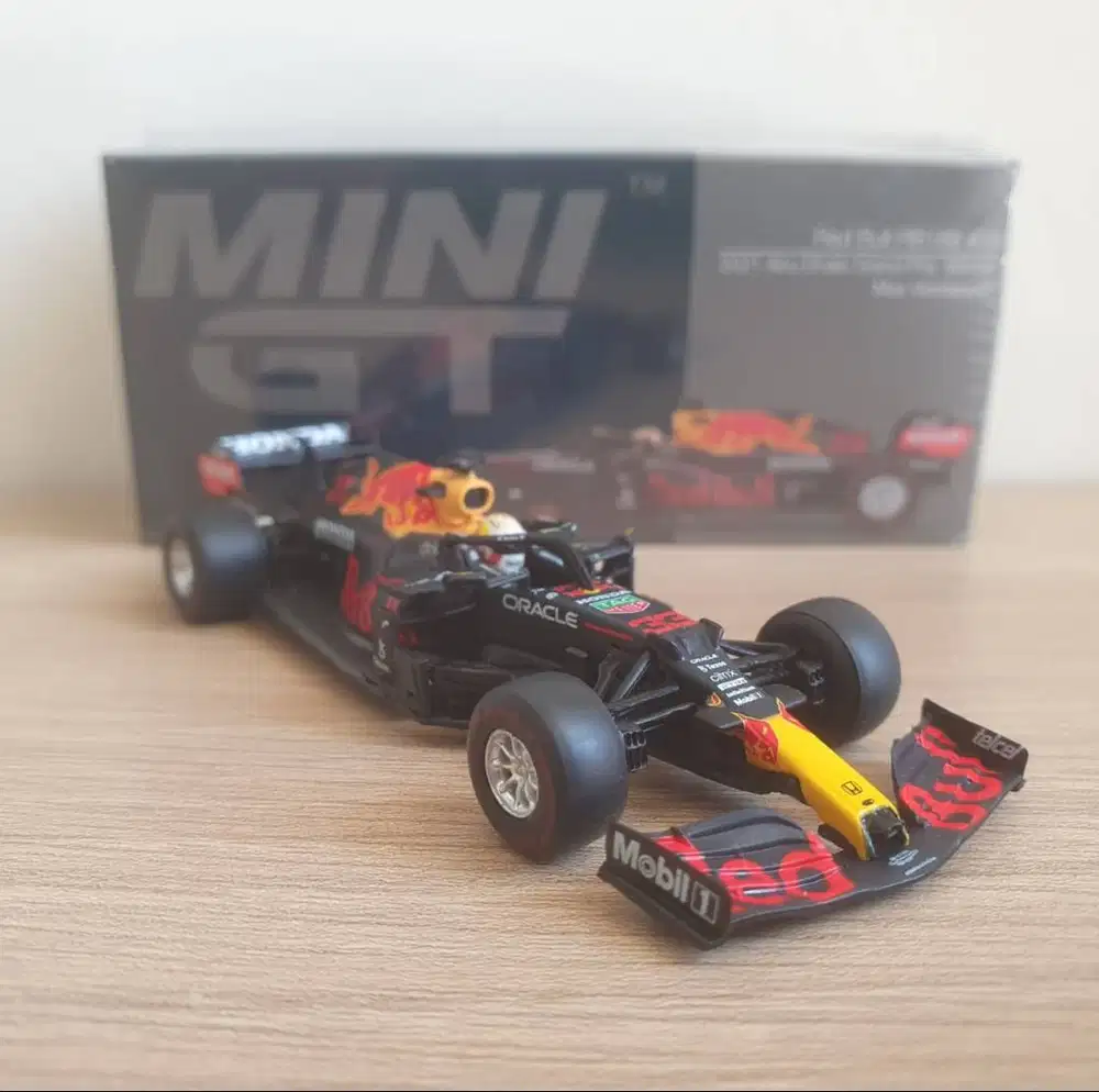 Mini GT 835 Red Bull RB16B #33 1/64 (F1, Formula 1, 2021 Abu Dhabi)