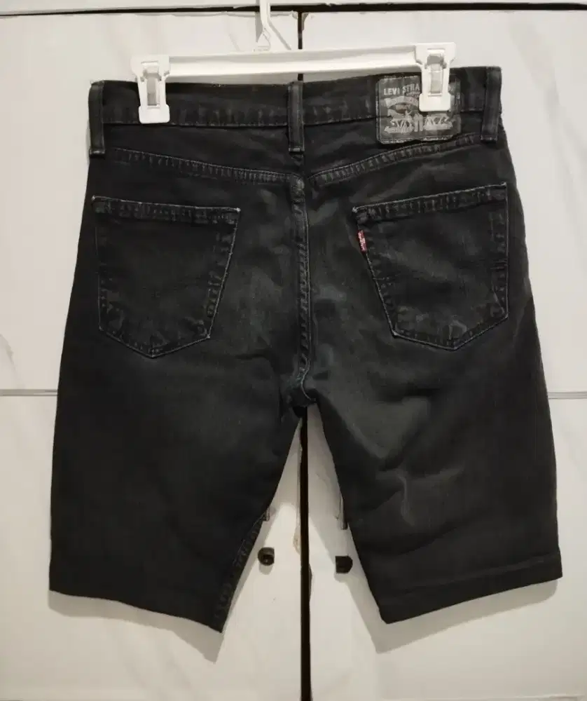 Pendek levi's size 30