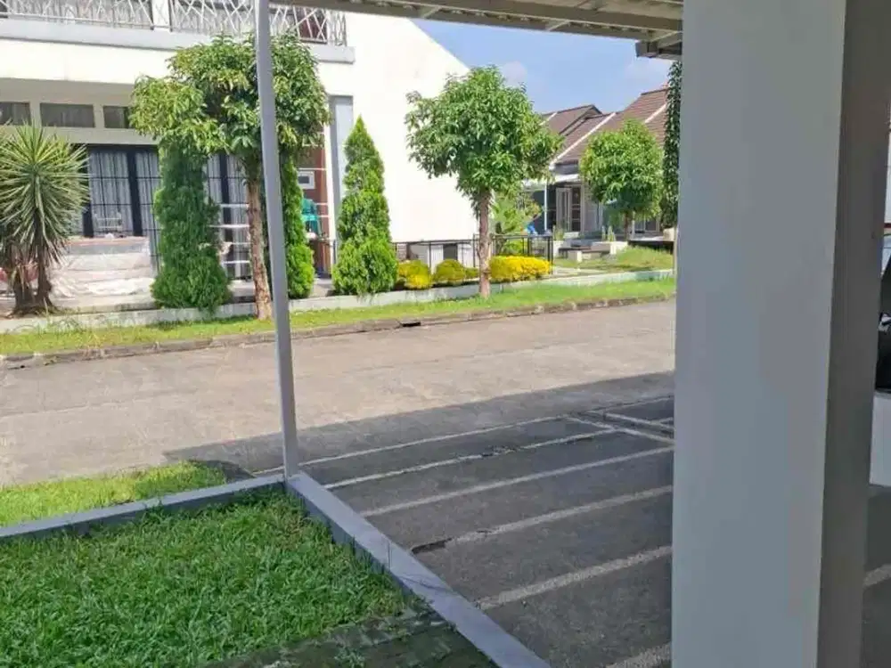 sewa rumah 2 lantai taman kopo indah 5 hadap selatan