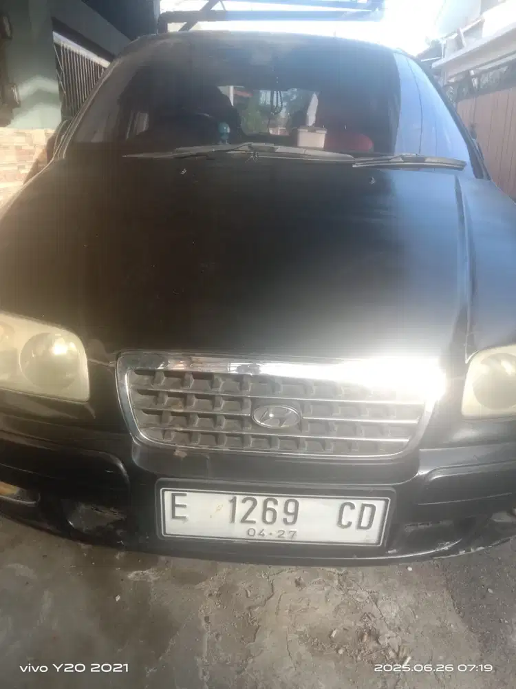 DI JUAL MOBIL HYUNDAI TRAJET 2004