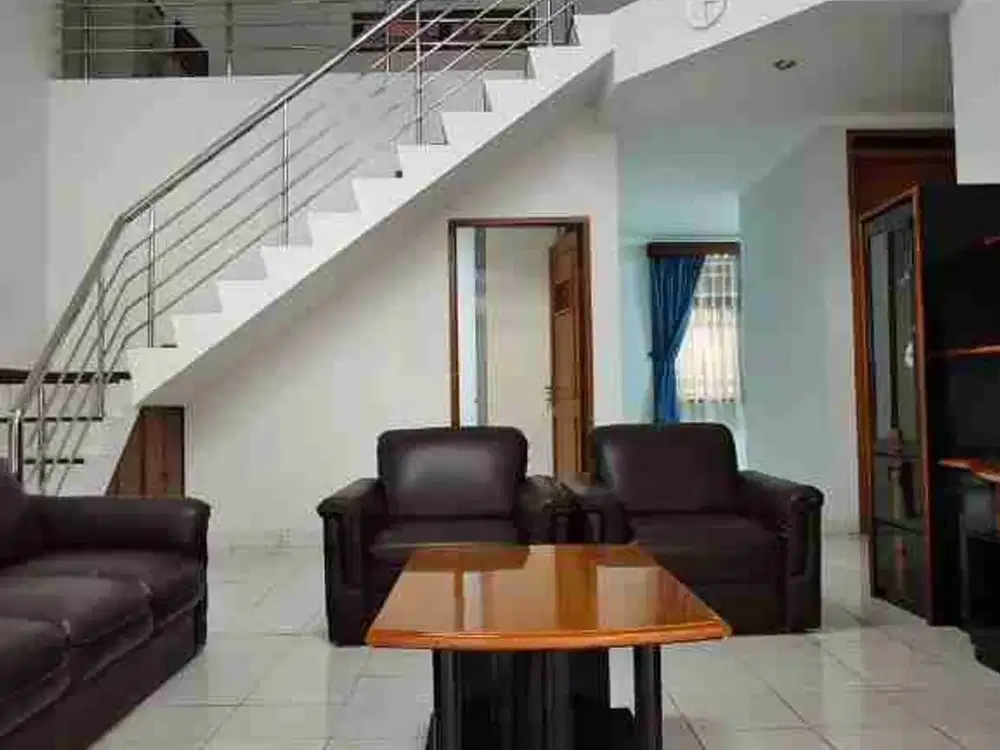 Sewa rumah besar bagus siap huni