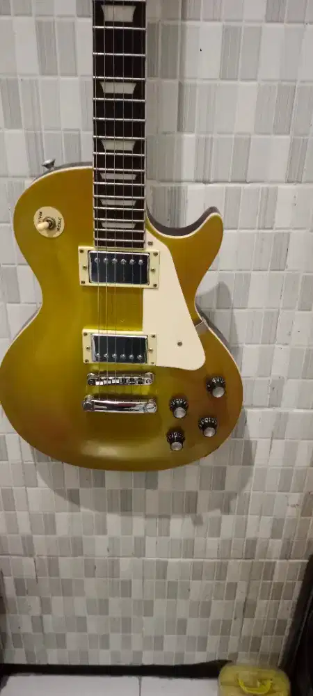 Gitar listrik normal