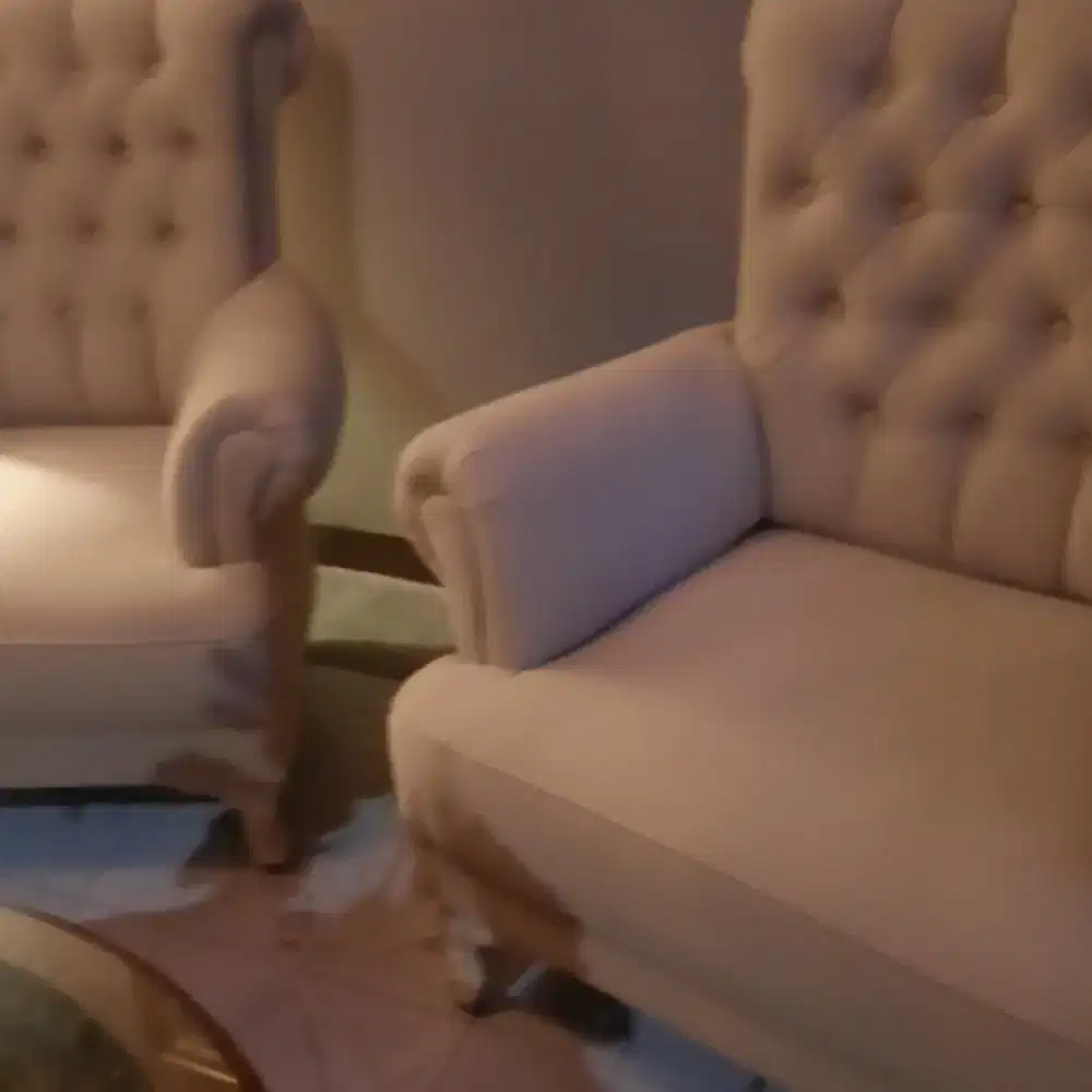 Dijual 2 kursi arm chair kokoh dan msh bagus kondisi 90%