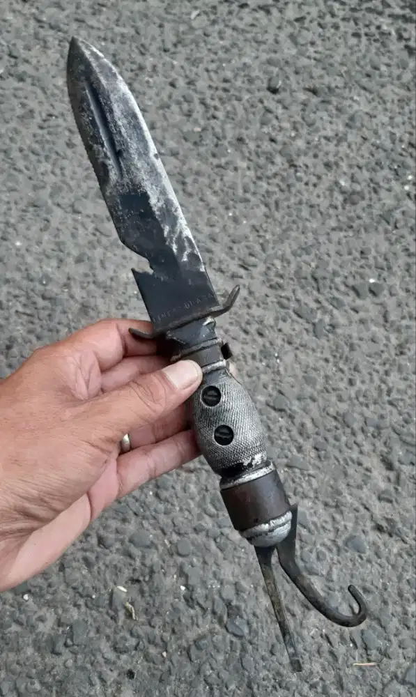 PISAU KOMANDO LAWAS ABRI