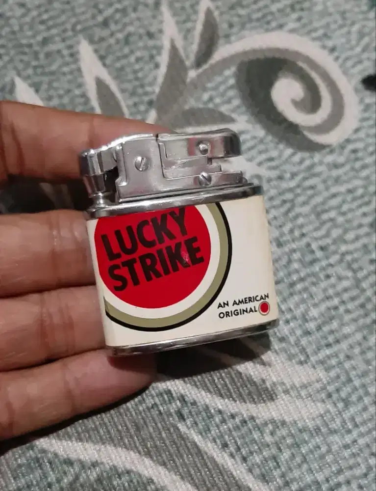 KOREK LUCKY STRIKE LAWAS ORIGINAL