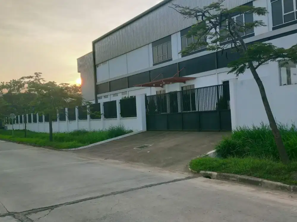 Gudang Marunda center ada loading dock dan kantor dekat tanjung priok