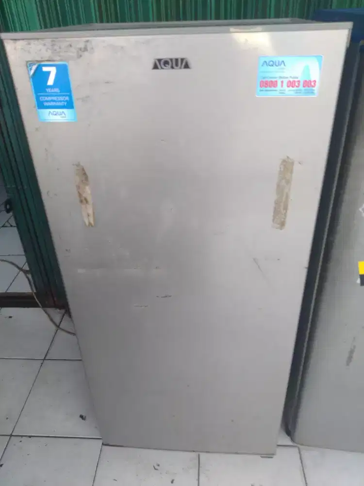Kulkas 1 pintu Merk Aqua,Normal, dingin, bisa buat es batu.