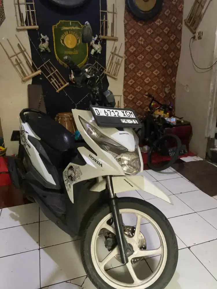 Honda beat street 2018 putih