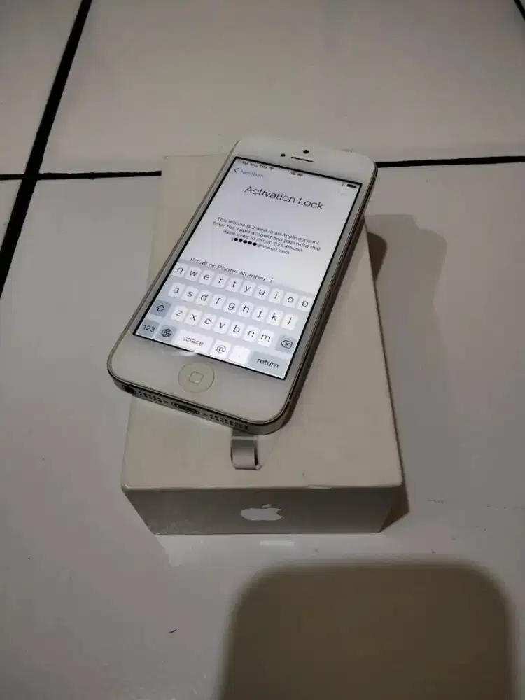 iPhone 5 16 GB kelengkapan dus aja