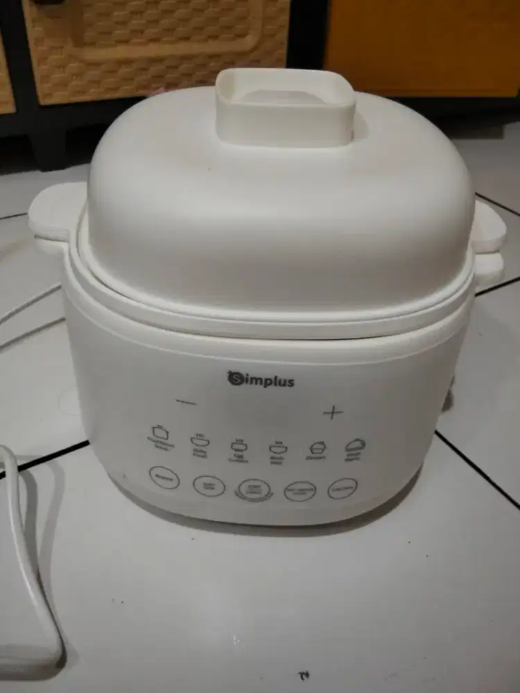 Cooker Listrik 1L dengan Panci Rebus dan Kukusan
