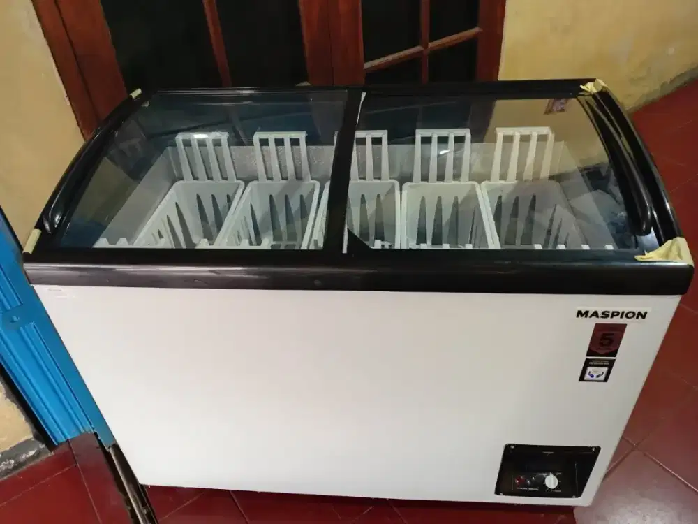 Freezer kaca maspion 300 liter