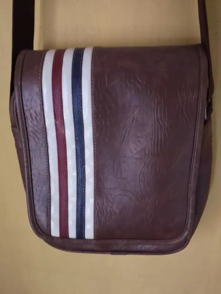 Tas selempang kulit asli