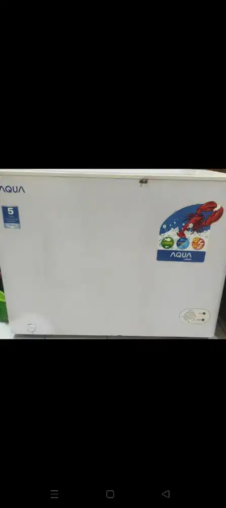 Freezer merk Aqua barang bagus nego sampe laku