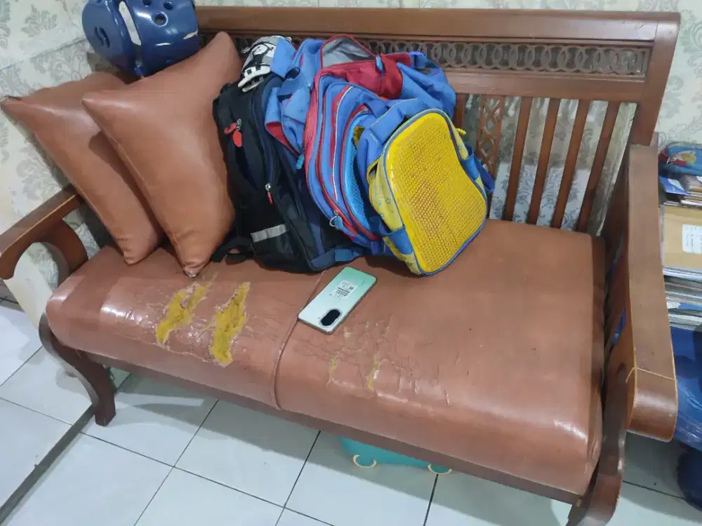 Furnitur Klasik Kayu Jati – Set Kursi & Meja Tamu