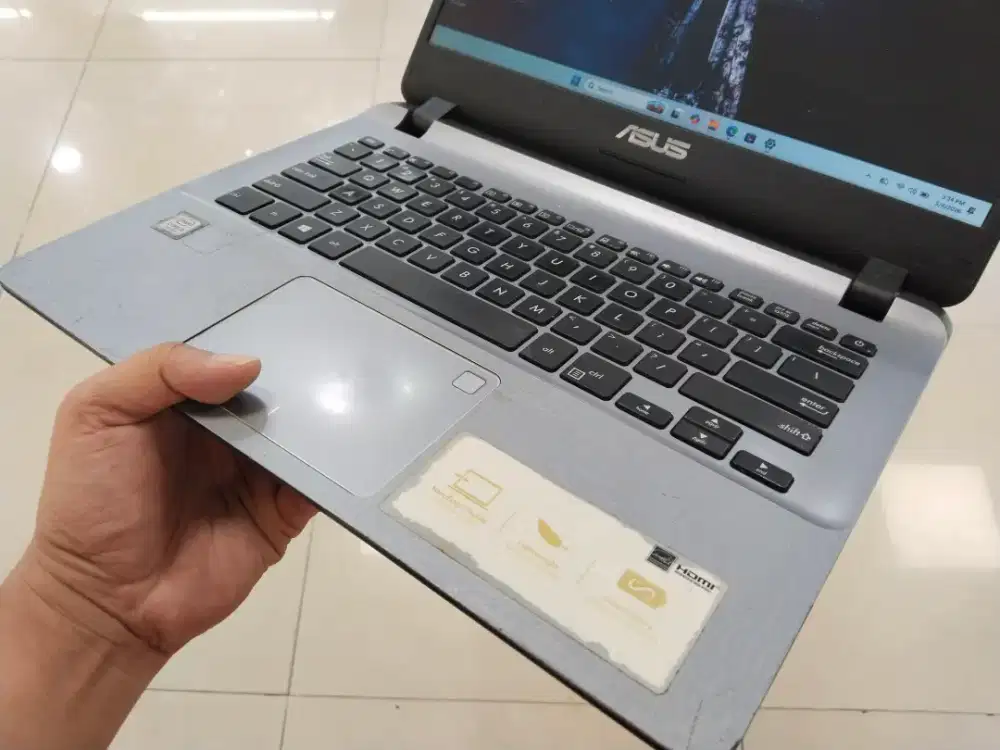 Dijual laptop Asus Vivobook A407U intel i3-7100 Dual VGA NVIDIA Ram 8G