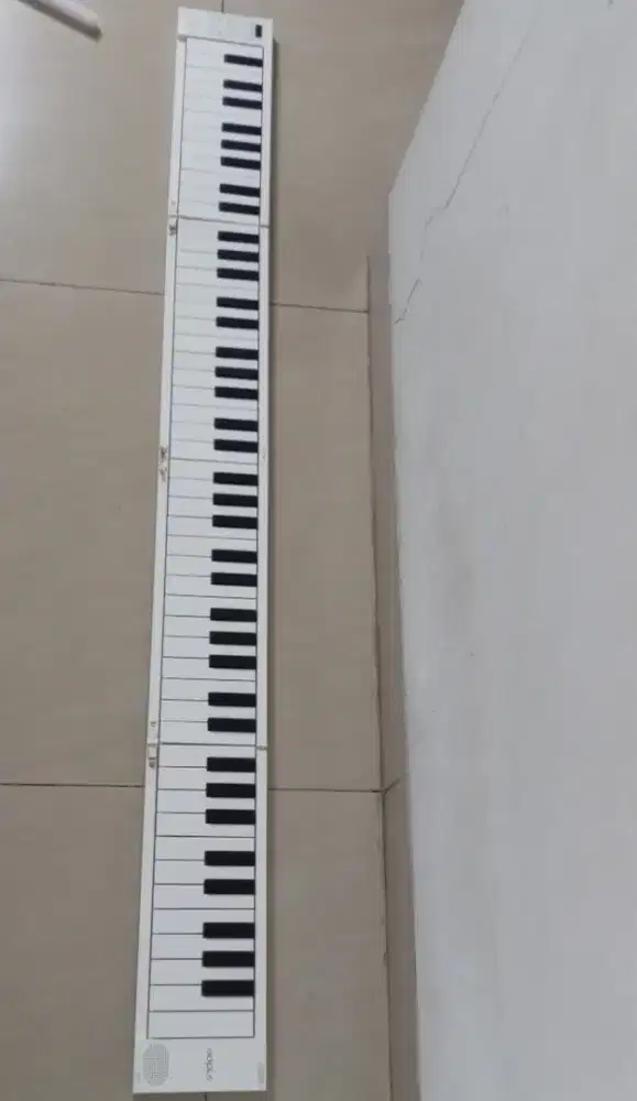Holding piano midiplus