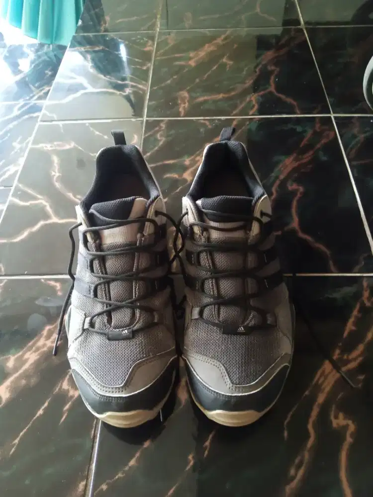Sepatu merk Adidas terrex AX2R second original ukuran 43