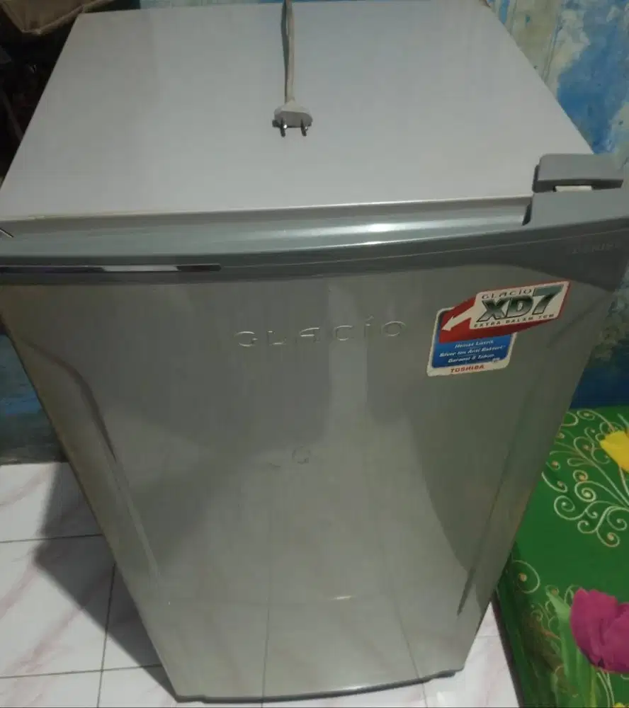 Kulkas 1 pintu Toshiba Glacio XD7