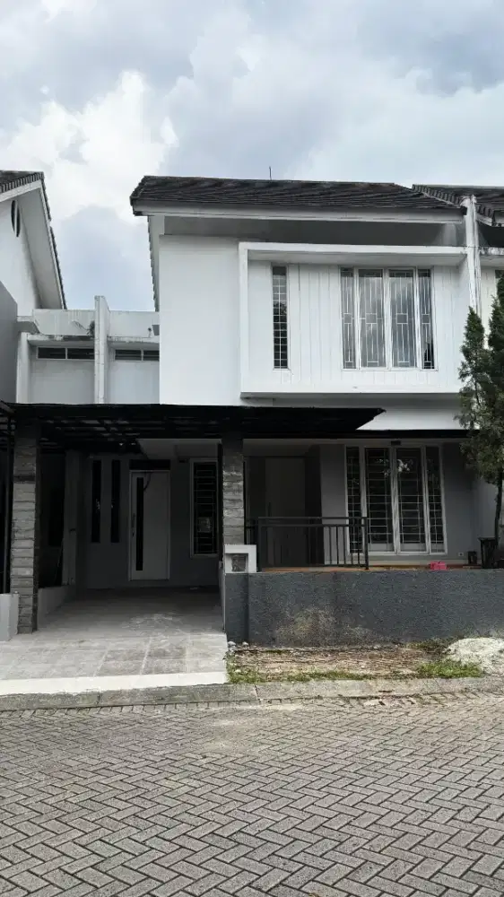 Rumah Rapi Bersih Hadap Taman di Cluster Emerald Bintaro sektor 9