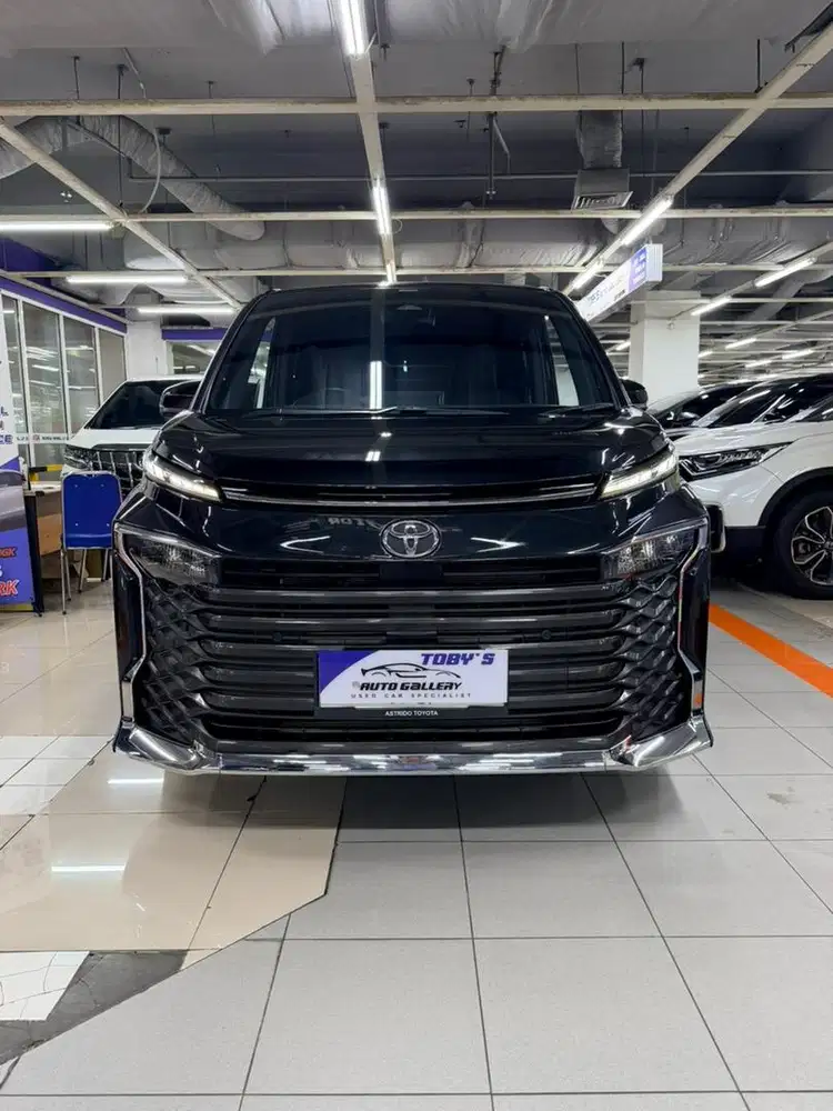 Toyota Voxy TSS 2022 km 36rb asli