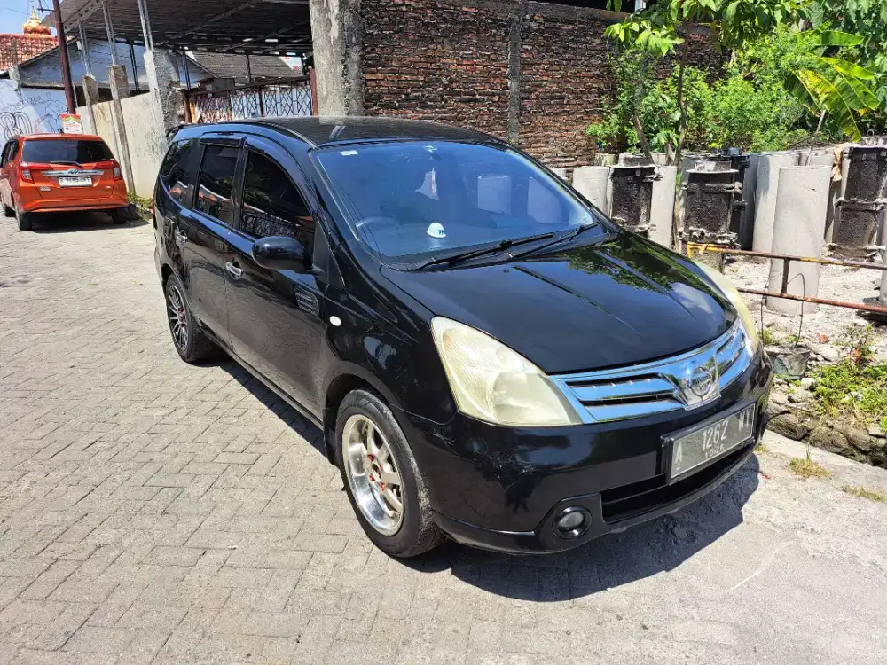 Grand Livina SV dp 10jt aja