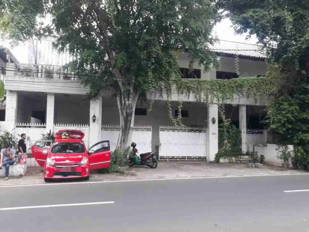 Rumah jl ko gudang peluru Tebet Jakarta selatan