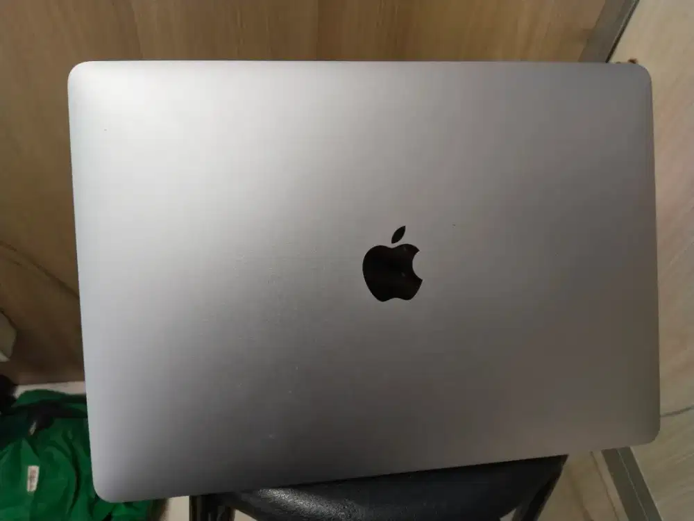 Dijual macbook pro 2019 13-inch TOUCH BAR  intel i5 Quad core Ram 8GB