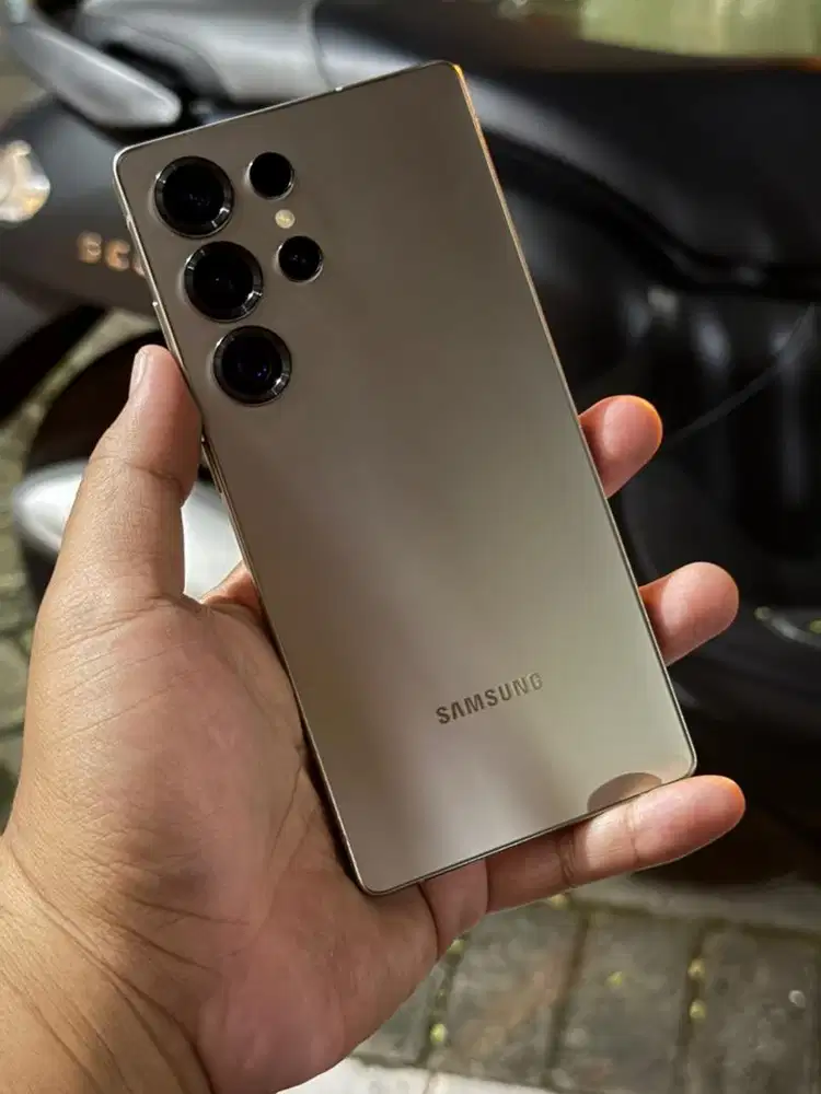 Samsung S25 Ultra 512GB Grey titanium pemakaian 2 bulan
