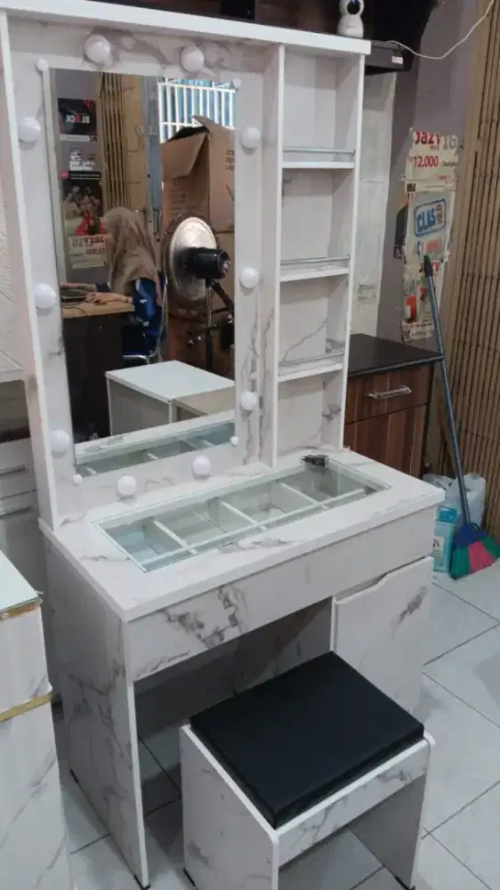 DISKON ! MEJA RIAS MINIMALIS MARBLE + LAMPU TERLARIS SALE